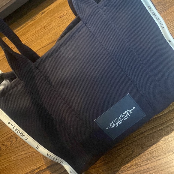 Marc Jacobs Tote - Picture 9 of 10